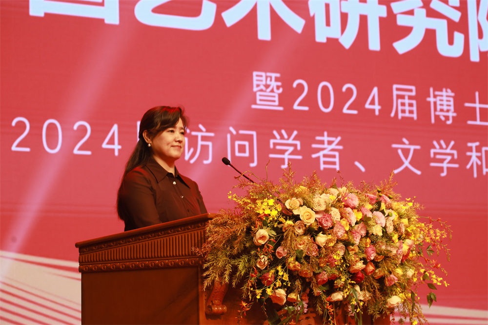 4.中国艺术研究院研究生院党委书记孙亚平主持典礼  李子洲摄影.jpg