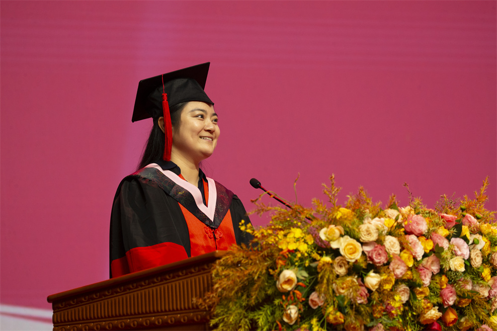 6.毕业生代表，2024届舞蹈学博士毕业生高雁发言  刘博文摄.jpg