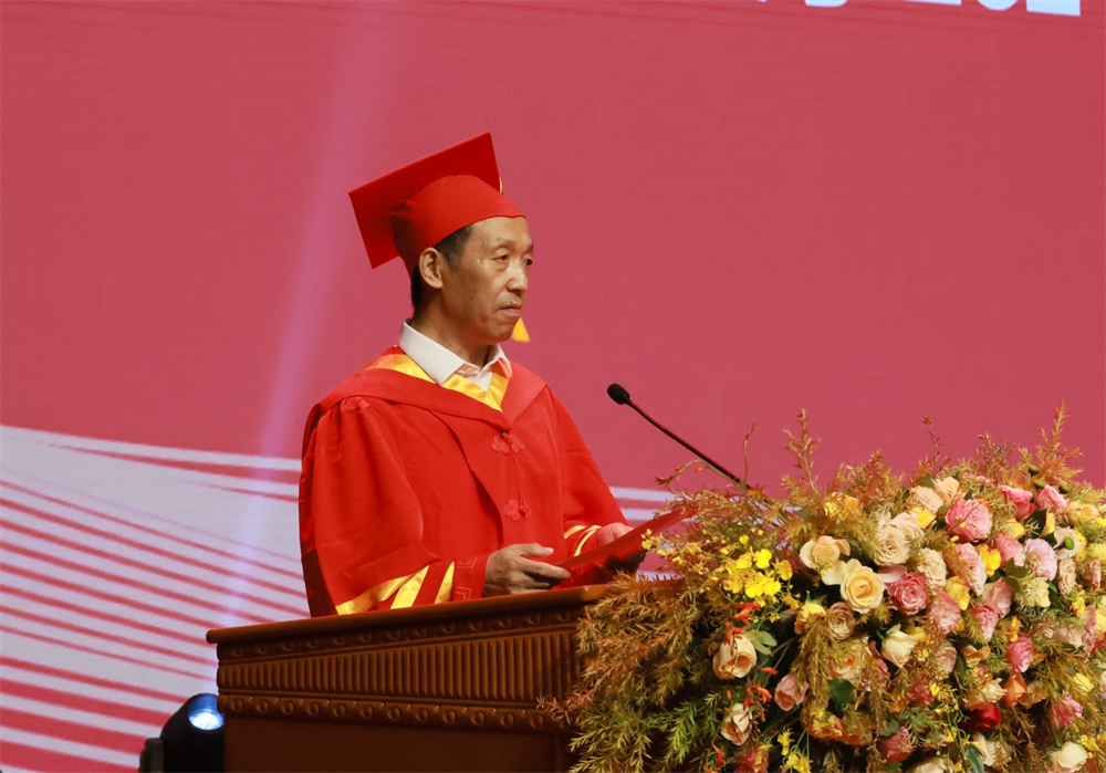 15.中国艺术研究院副院长兼研究生院院长李树峰宣读《中国艺术研究院学位评定委员会关于2024届毕业生学位授予的决议》 李子洲摄.png